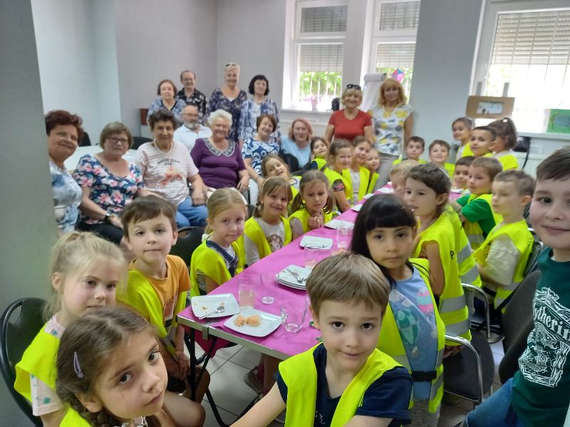 20220520 PrzedszkolakiSeniorzy 01