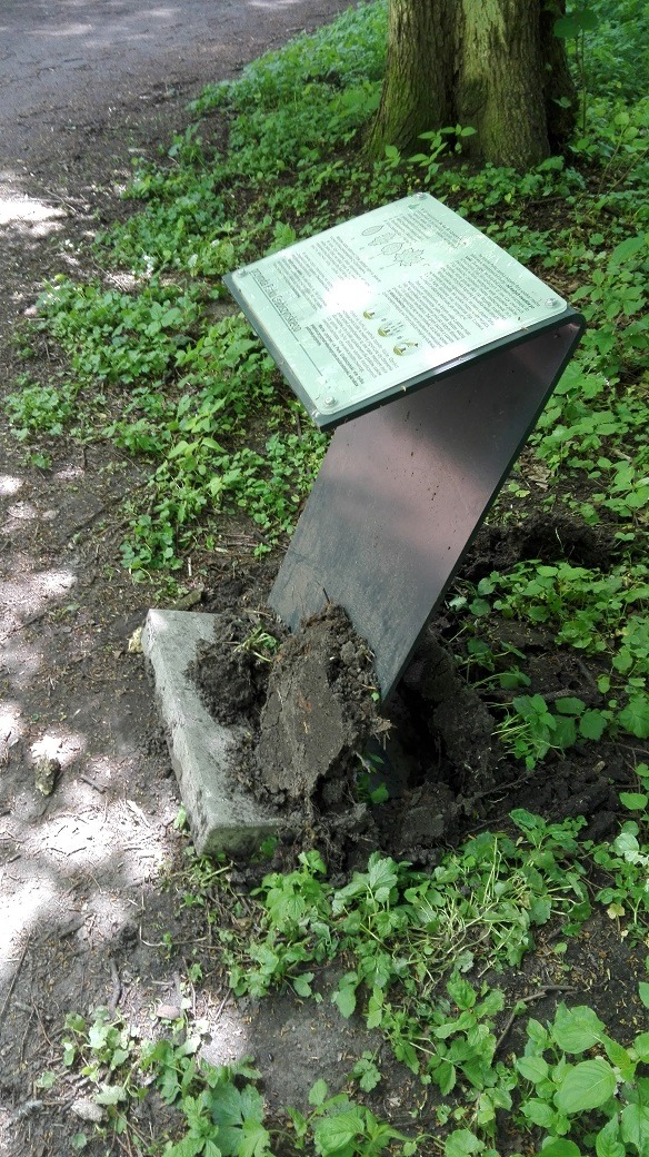 wyrwana tabliczka