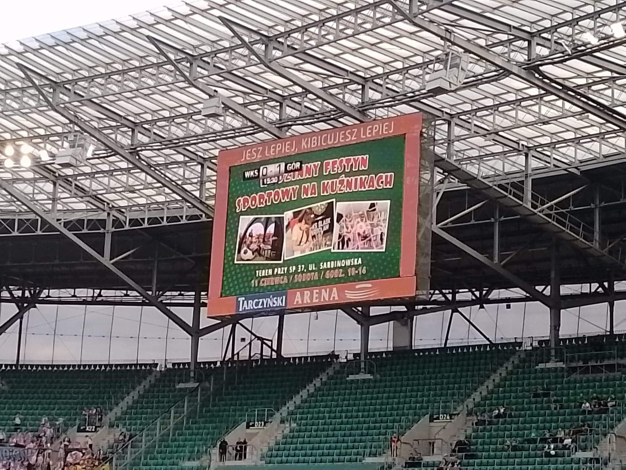 REKLAMA NA STANIONIE 2