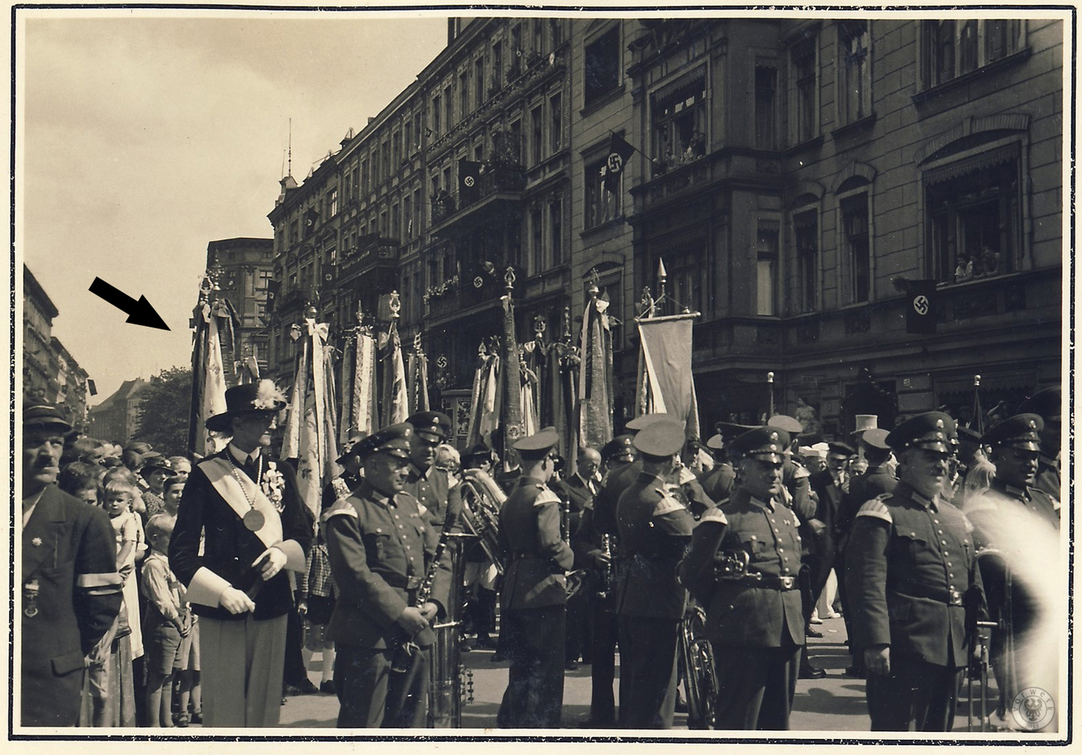 1937