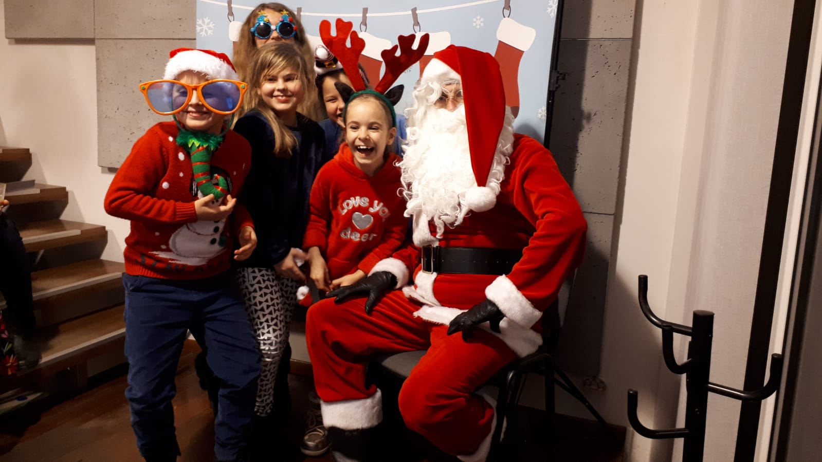 PHOTO 2018 12 06 20 42 42