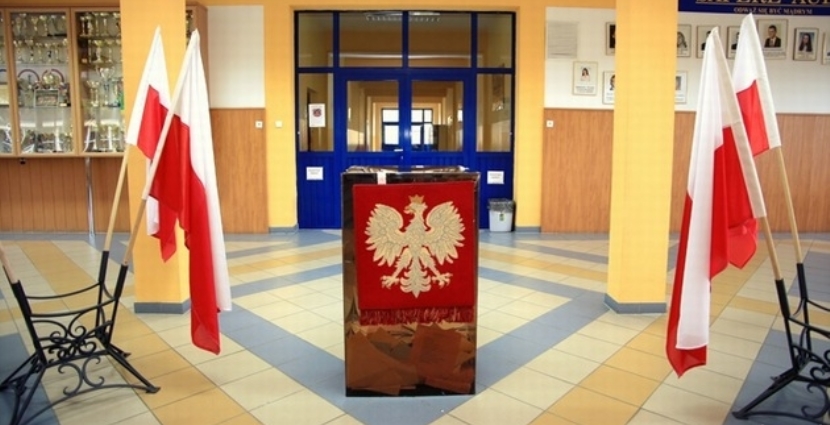 wybory urna flagi